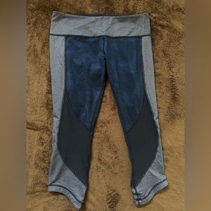 Lululemon Dark Blue Mid-Rise Capris Leggings